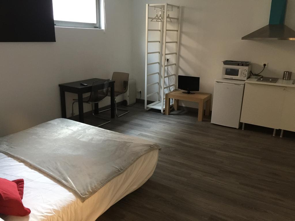 Room And Kitchen Bilbao Exterior photo